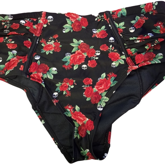 NWOT skulls and roses hot topic bikini - Picture 3 of 6